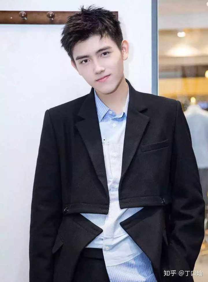 陈飞宇爆料再度升级视频,揭秘娱乐圈幕后真相 第2张 陈飞宇爆料再度升级视频,揭秘娱乐圈幕后真相 第2张