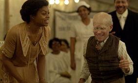 本杰明巴顿在线观看,逆生长传奇，穿越时光的奇幻之旅  第2张